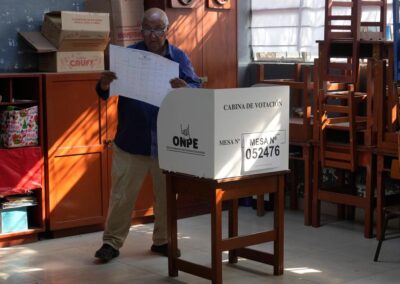 Peruvians vote in crowded presidential race