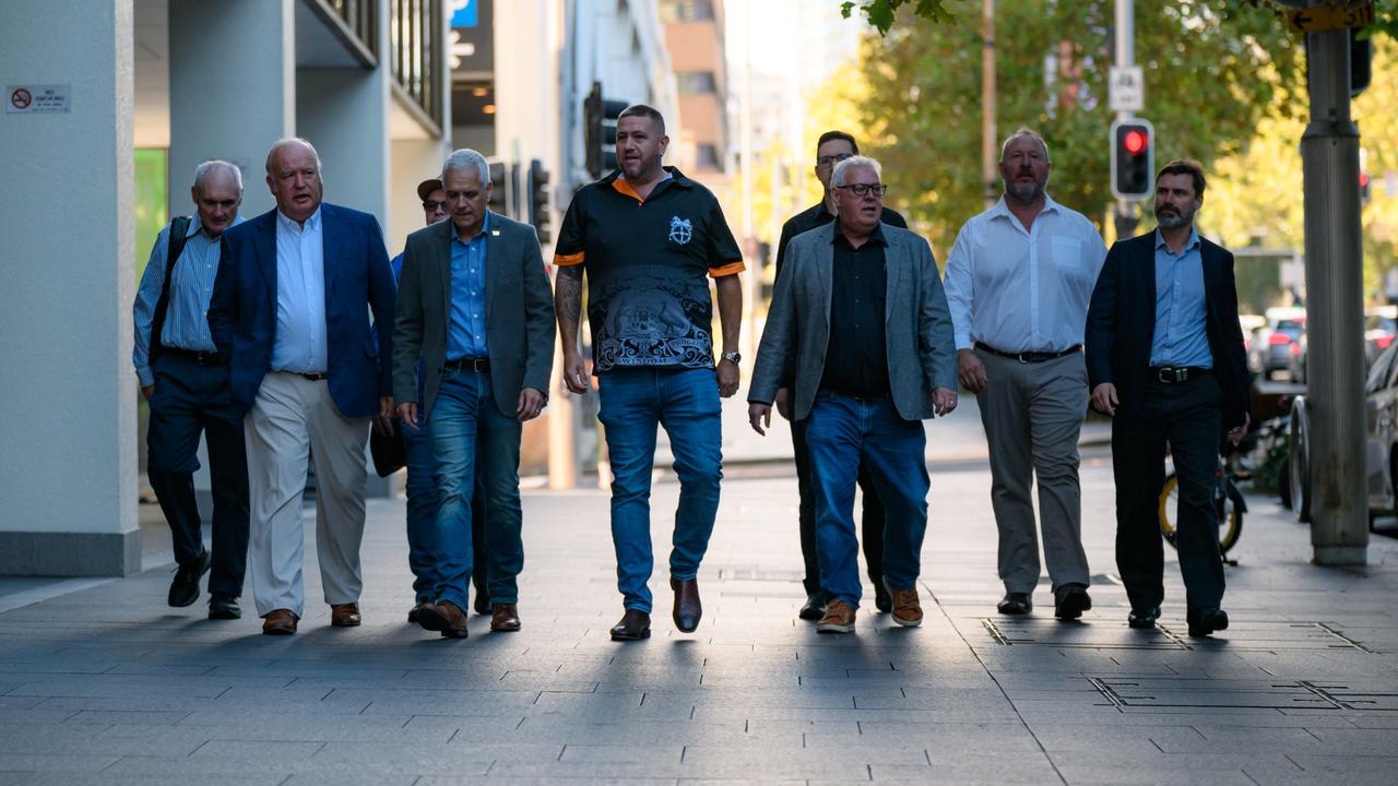 Truck drivers and union representatives