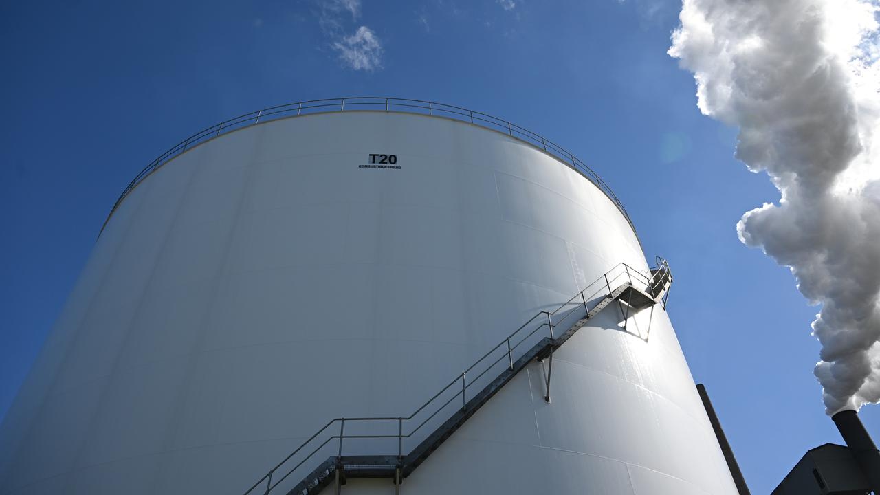 Fuel storage tank