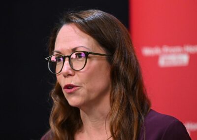 Economic hawks eye restraint in pre-election budget