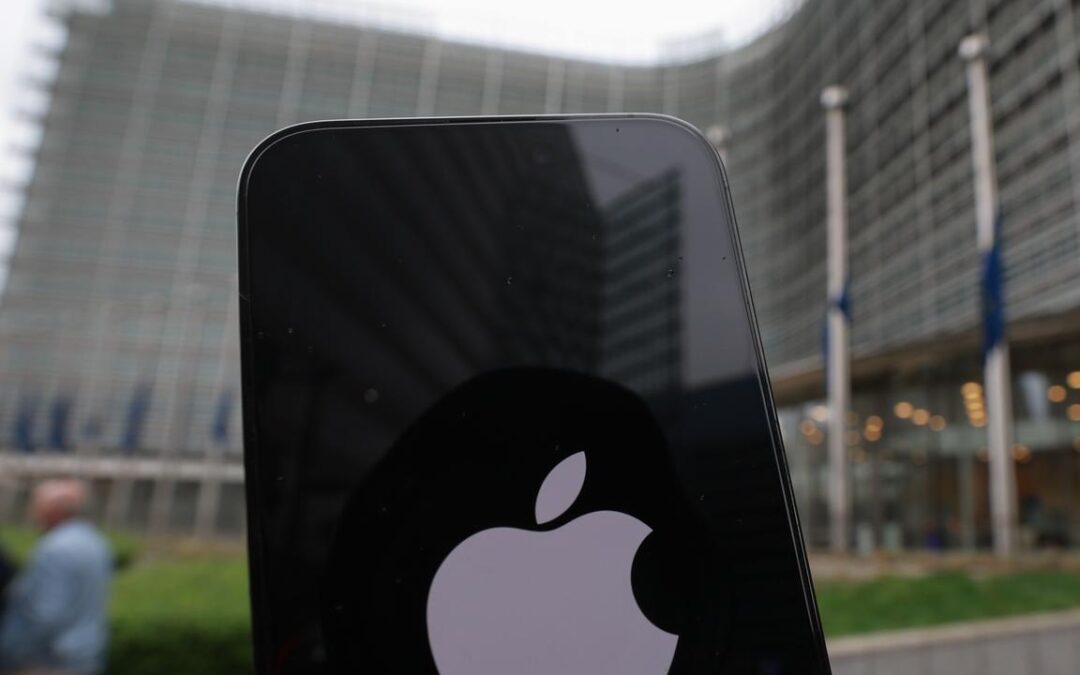 Apple agrees to $US250m settlement over delayed AI