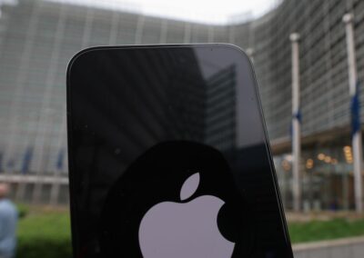 Apple agrees to $US250m settlement over delayed AI