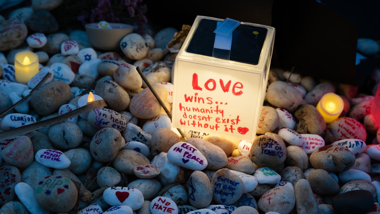 Bondi terror probe witnesses targeted by online hate