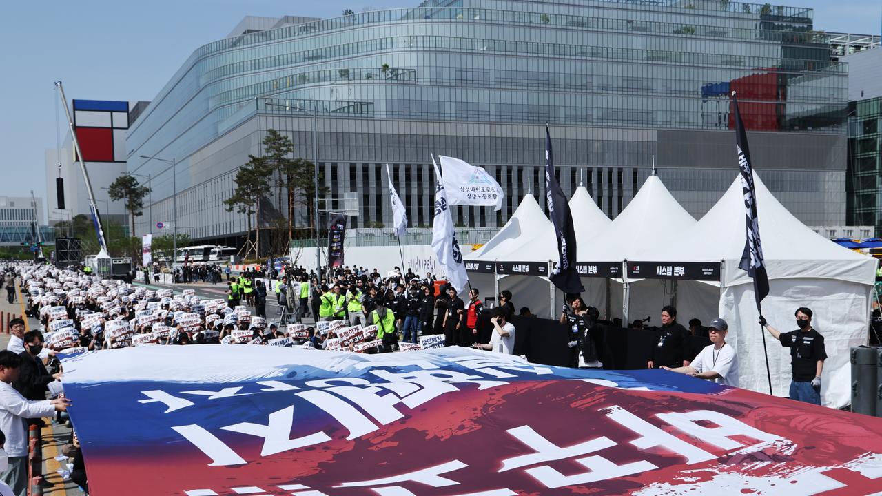 Samsung union workers protest