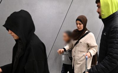 ‘ISIS brides’ return home to chaotic airport scenes