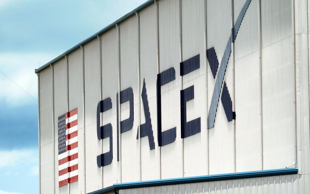 SpaceX plans to raise $US75 billion in IPO, source says