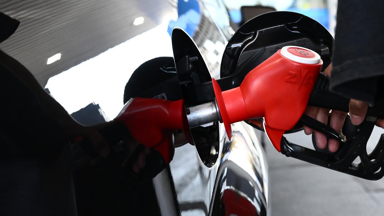 Motorists fill up with discounted fuel at Preston in Melbourne