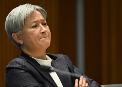 Foreign minister sees red over Greens’ Gaza questioning