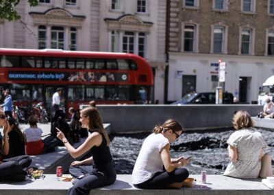 Some UK schools to close amid extreme heat warnings