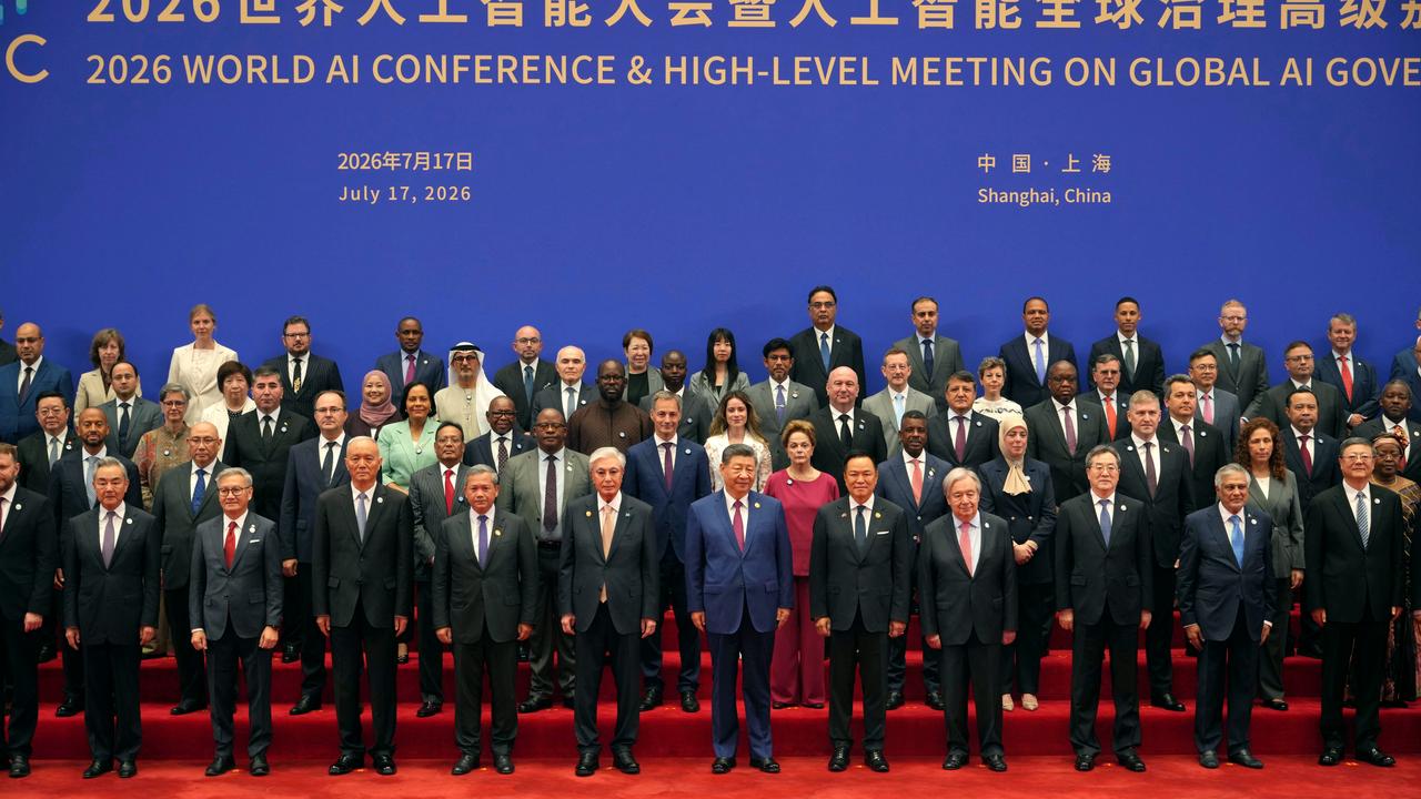Xi Jinping in a group photo at the World AI Conference in Shanghai