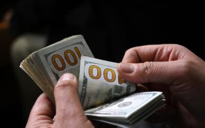 US job growth slows while unemployment rate falls
