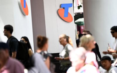 Chaos as Telstra outage halts trains, transactions, 000