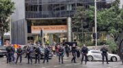 Heavy police presence as Jewish Australians protest Israel outside Royal Commission into Antisemitism. Image: Judith Treanor, X