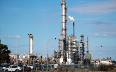 Key oil refinery long way from return to full capacity