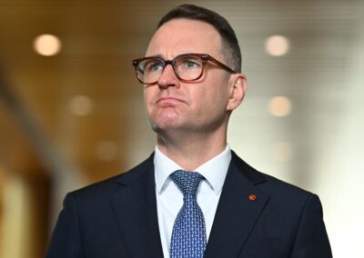 Senior Liberal rebuked for freelancing on migration