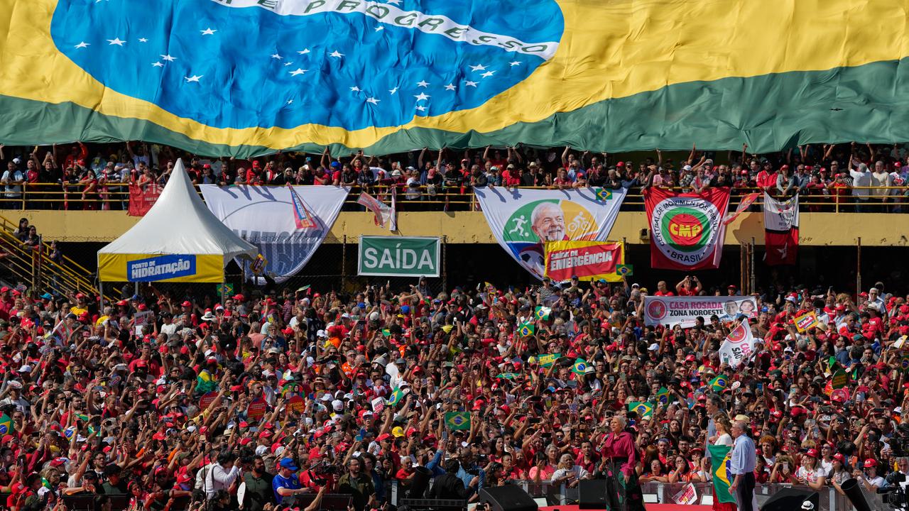 Brazilian singer Fafa de Belem sings the national anthem