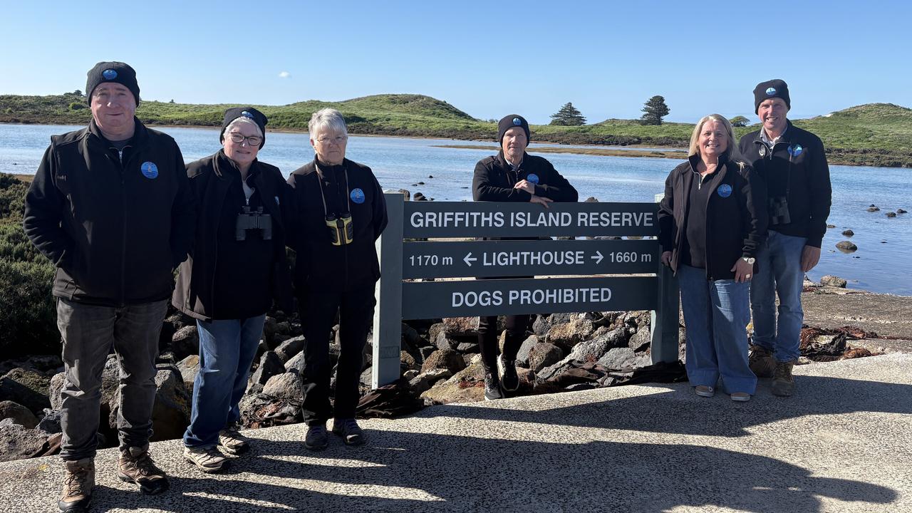 Griffiths Island volunteers