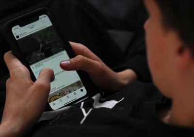 ‘Dawdling’: push to strengthen teen social media ban