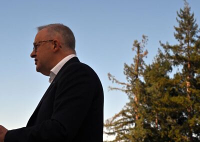 PM spruiks social ban, airs AI risks with ex-Apple head