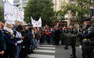 France to deploy 70,000 officers, as Louvre shuts doors
