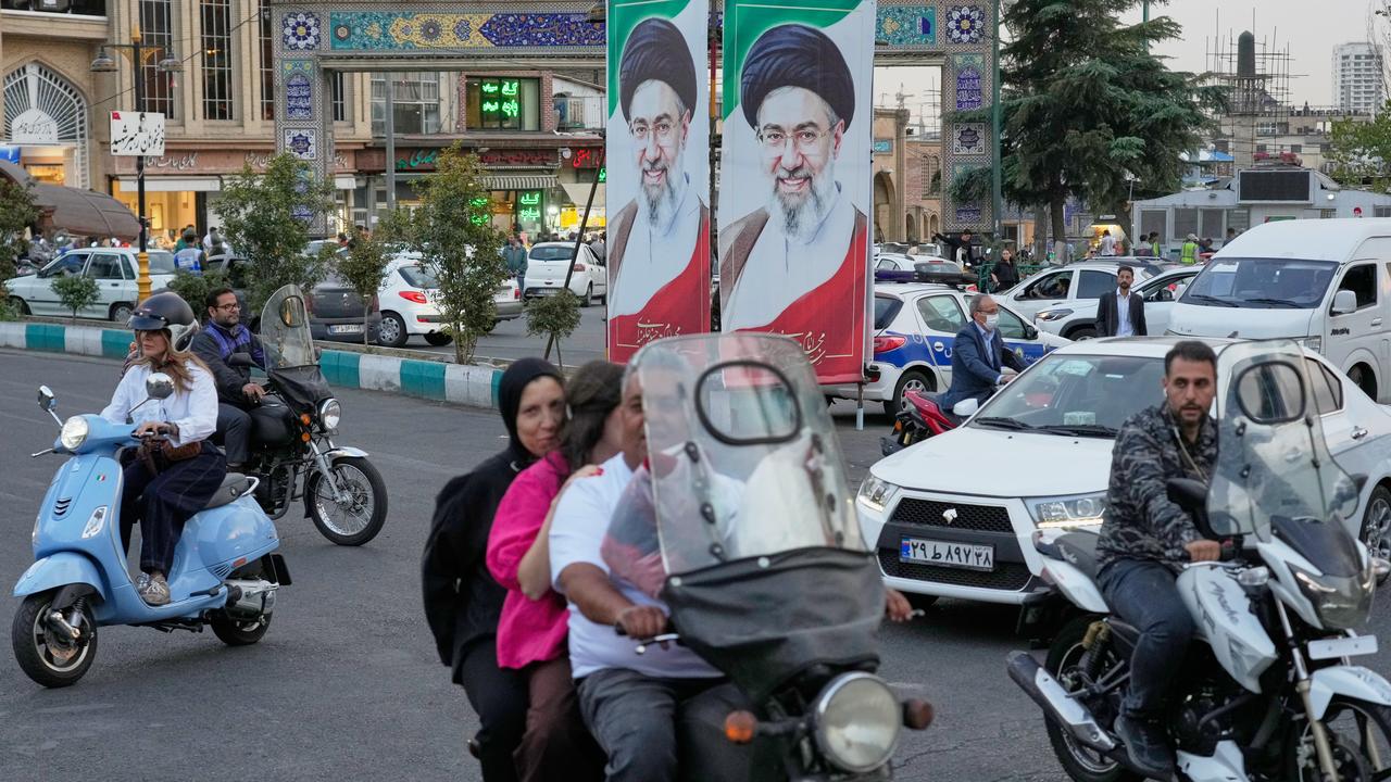 Traffic and portraits of Iran's Supreme Leader