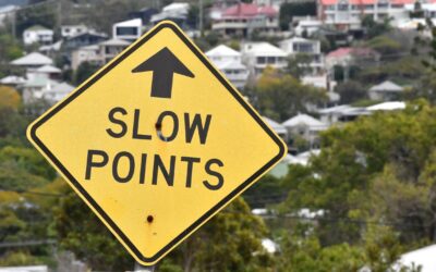 House prices plummet as Labor points to bigger picture