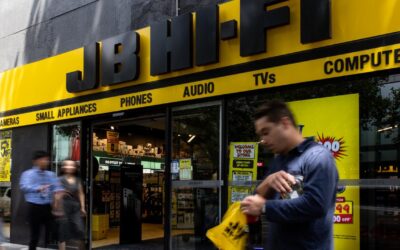 Bargain hunters blamed for sales dip at major retailer