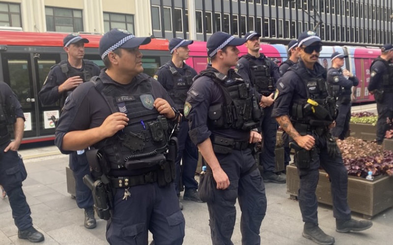 NSW Police 3-deep as protestors defy Minns ban